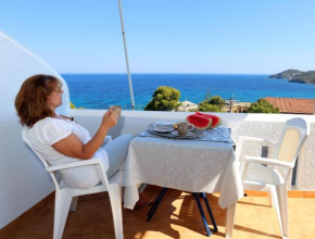 Yiannis Studios, Agia Marina